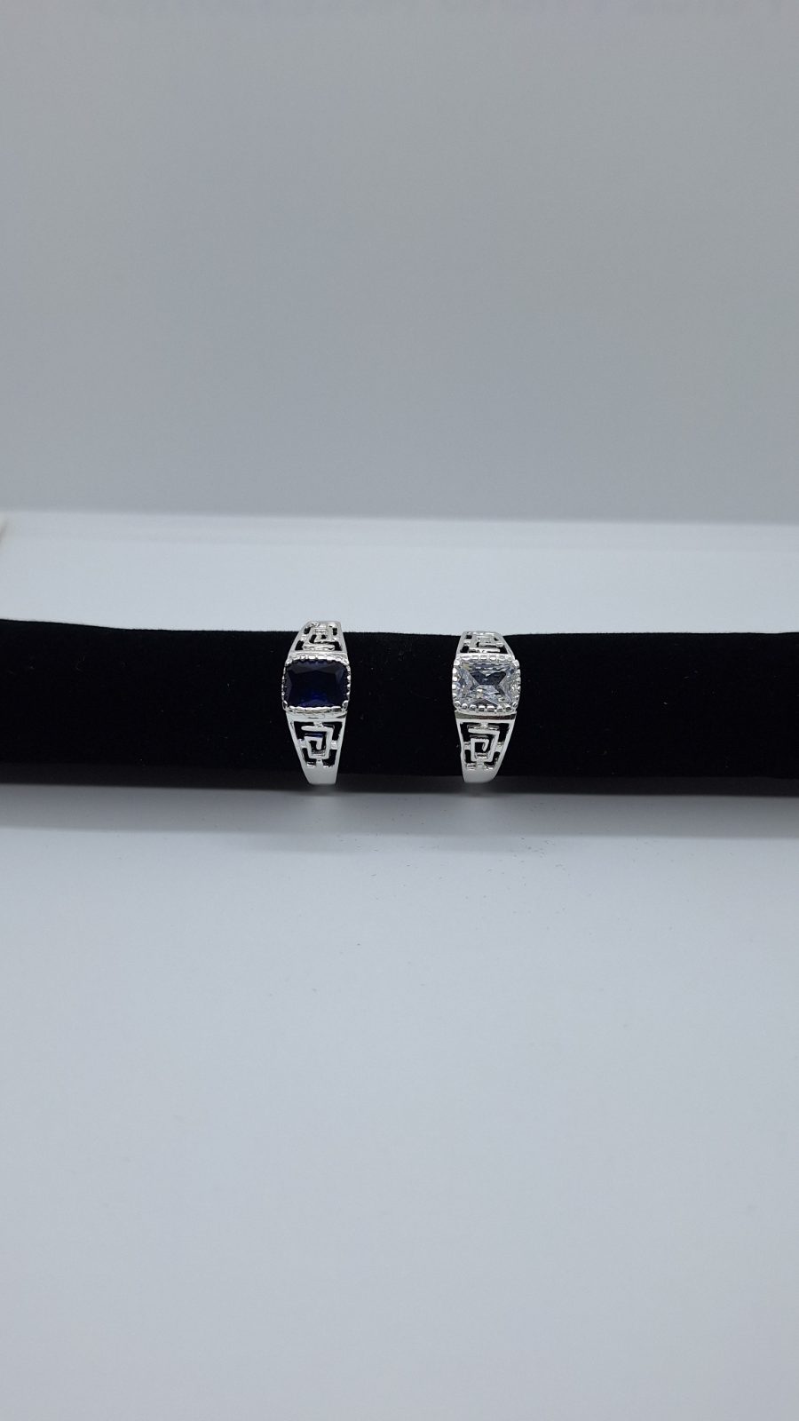 Anillo grecas piedra azul