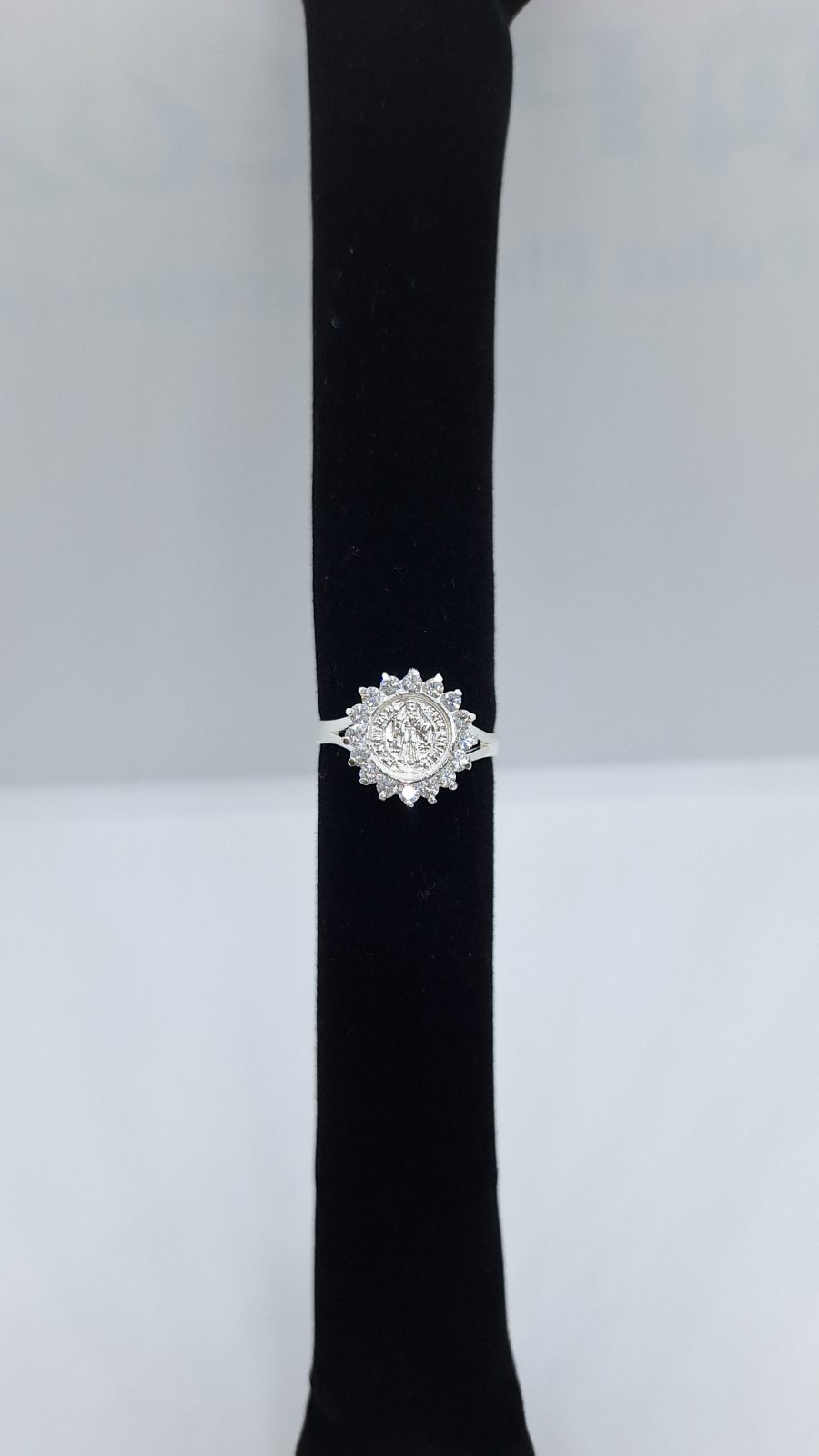 Anillo sb piedras