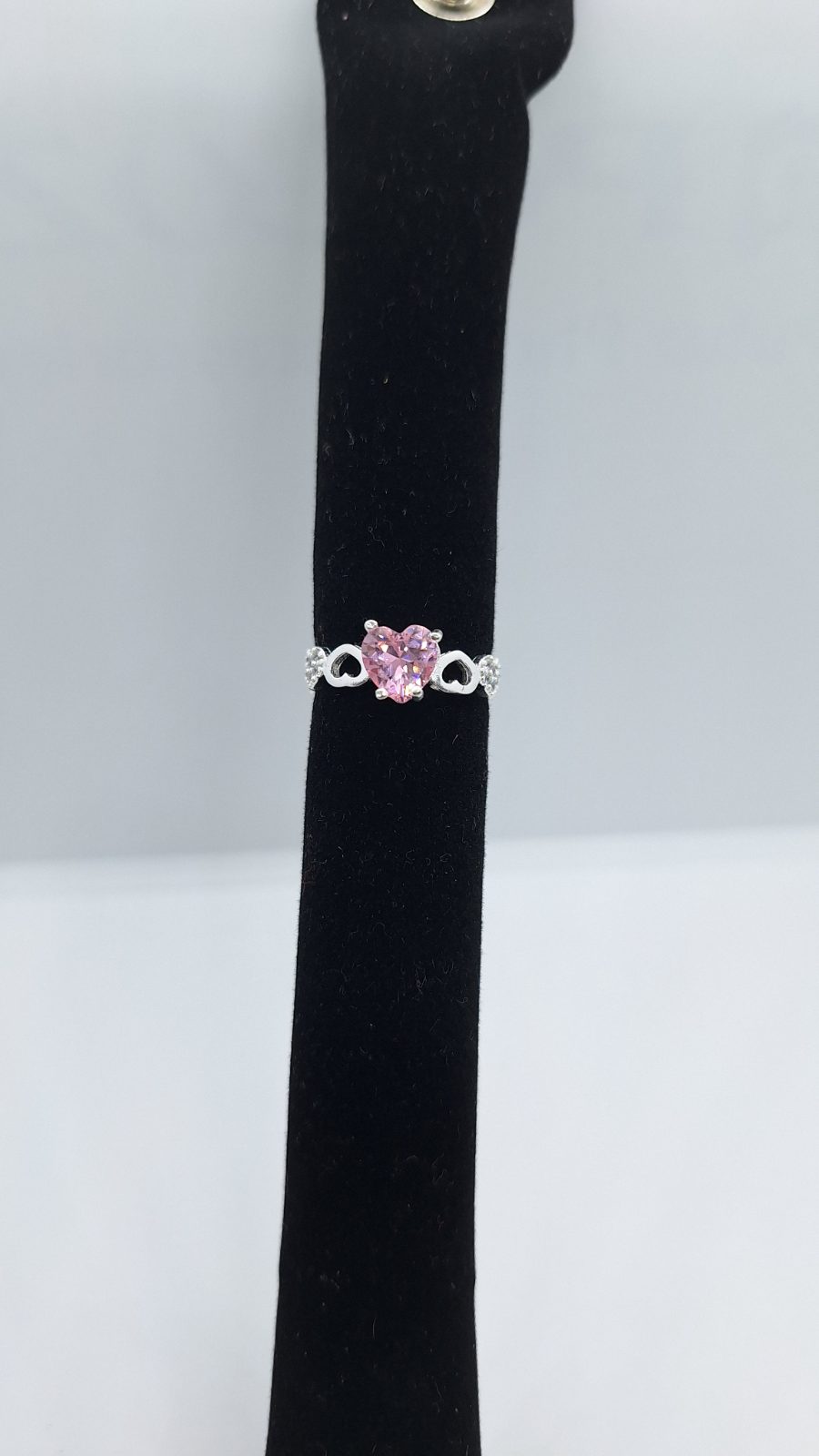 Anillo corazon piedra rosa