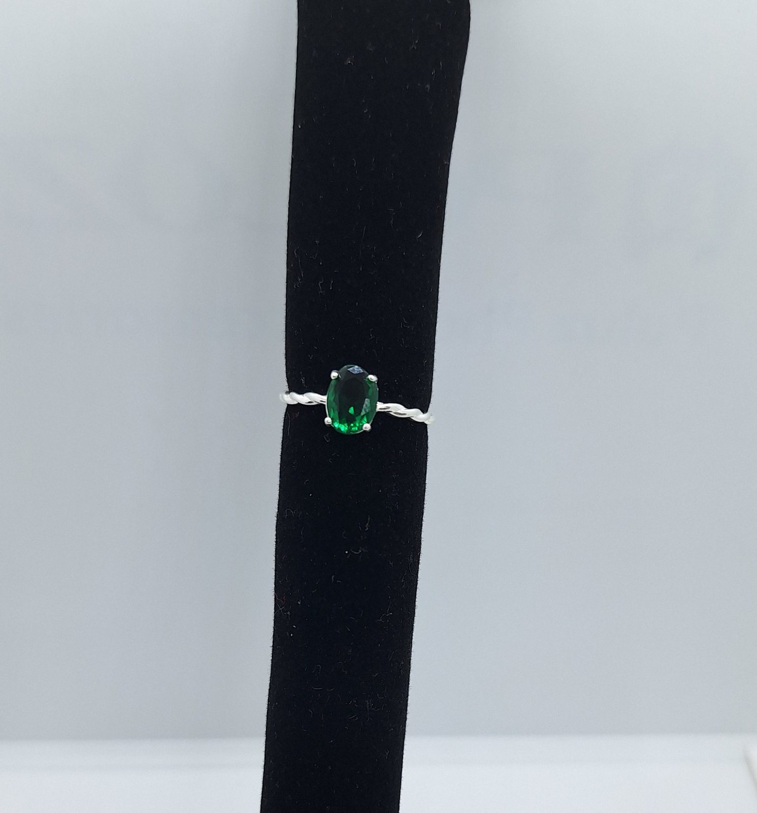 Anillo piedra ovalada verde