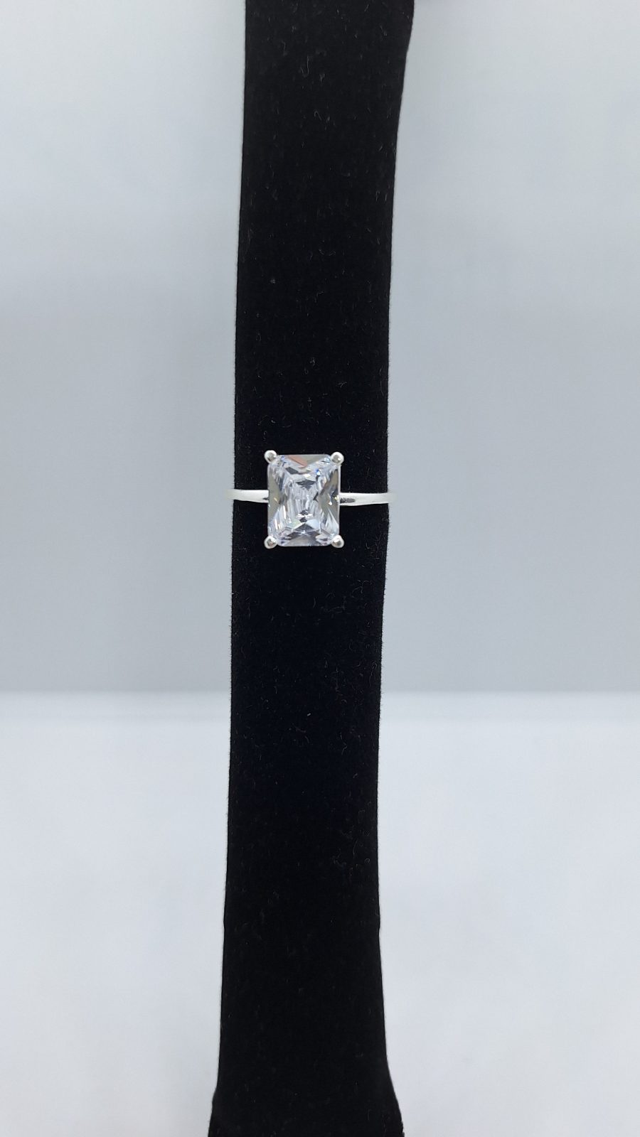Anillo solitario piedra rectangular