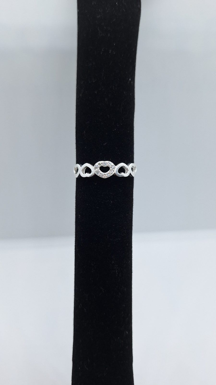 Anillo corazones piedras