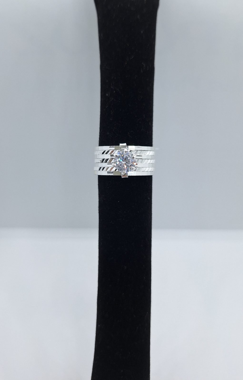 Anillo solitario semanario