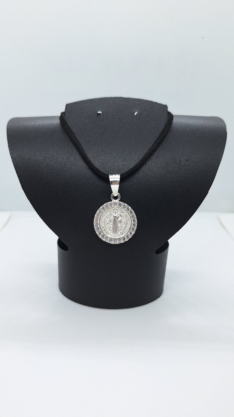 Dije San Benito piedras mediano