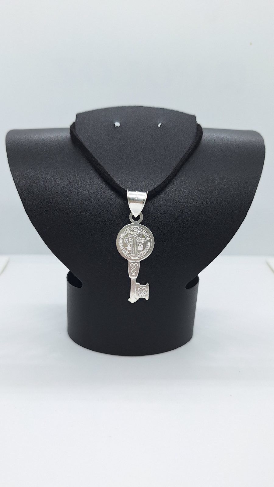 Dije llave de San Benito grande