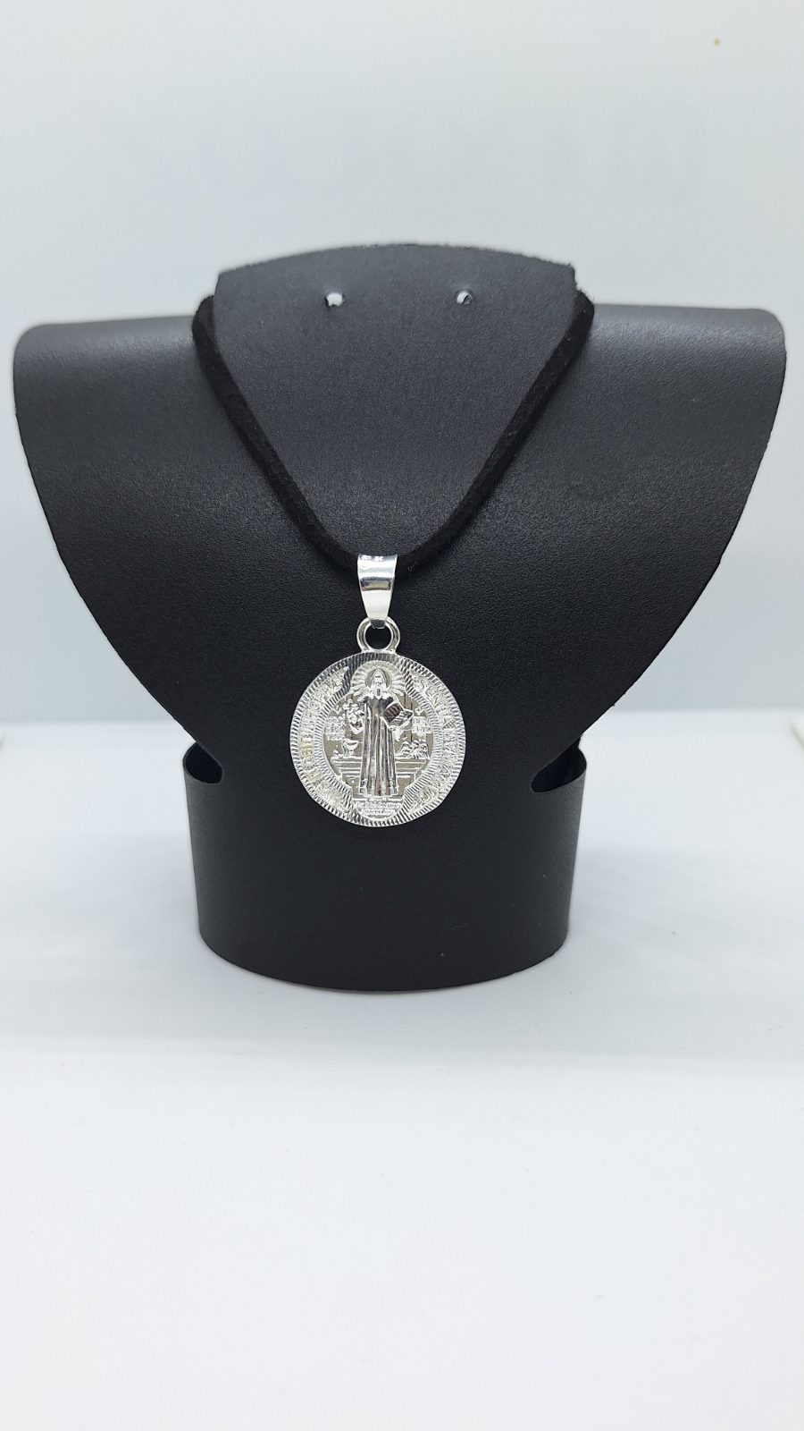 Dije medalla San Benito mediano