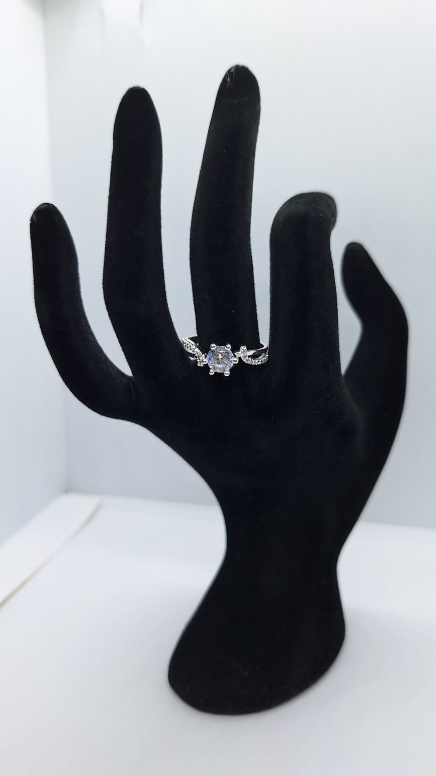 Anillo solitario corona piedras